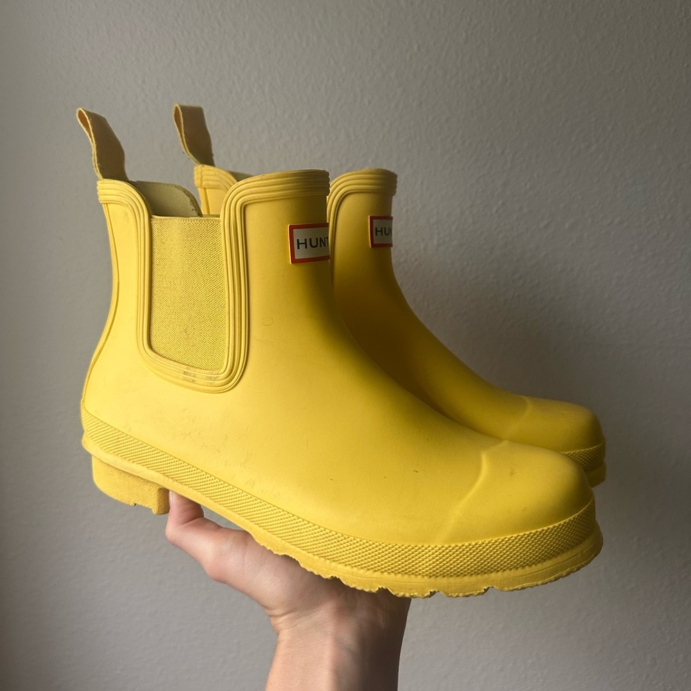 Hunter Women’s Original Chelsea Boots (yellow)